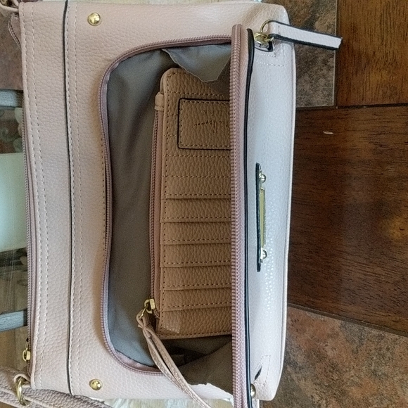 Nicole Miller Pink shoulder bag. B6 - Picture 8 of 10